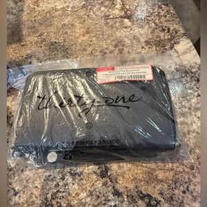 Thirty-One “ALL ABOUT THE BENJAMINS”Elegant Black wristlet wallet